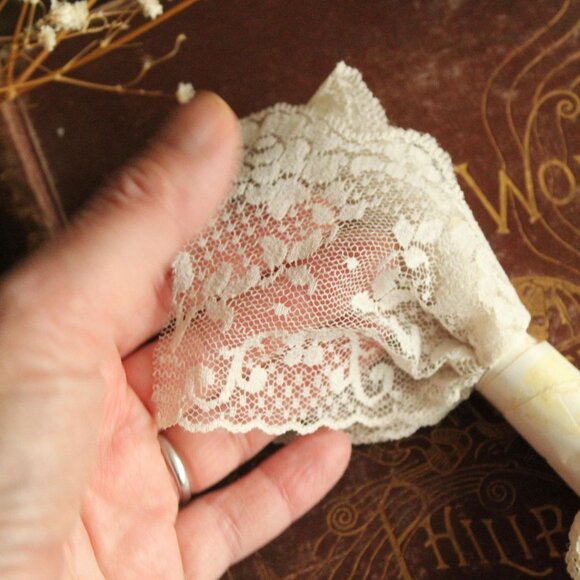 Vintage 1970s Wide Lace Trim, NOS Pale Beige Taupe Nylon 3.5" Wide, One Yard - Picture 8 of 11